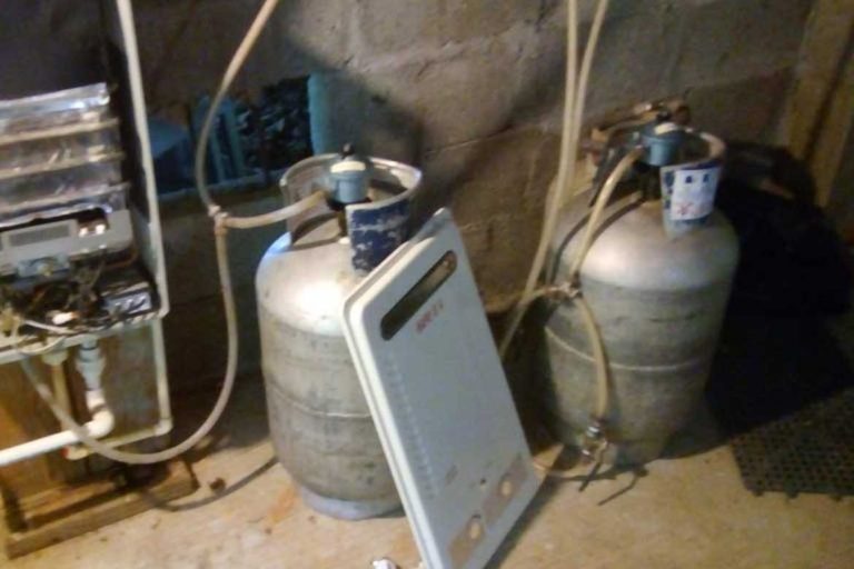 propane-bottles Propane Gas power alternative when house sitting